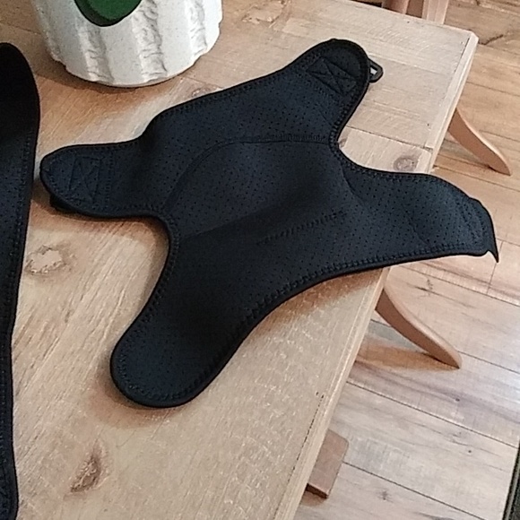 NWOT Black Neoprene Shoulder Stability Adjustable Brace Support Strap - Picture 7 of 17